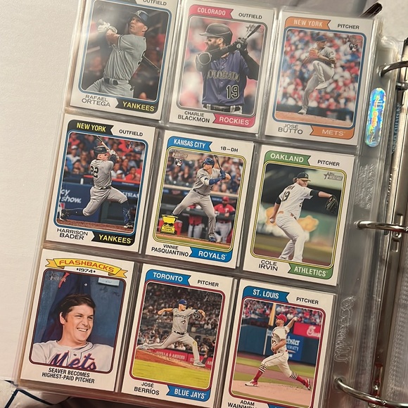 Binder with approx 40 card pages filled front in back at 18 cards per page - Picture 15 of 16